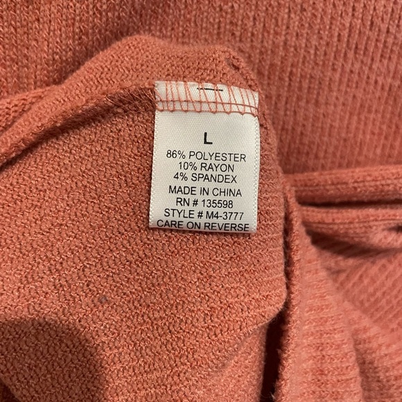 Cute dusty pink top with wooden buttons down sleeve.  Closet staple Size… - Picture 4 of 5